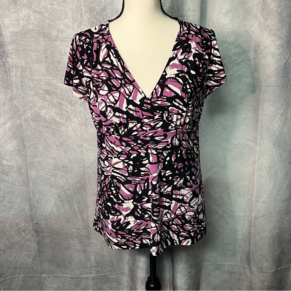 Merona Lilac, Black & White Abstract Print V-Neck Blouse with Built In Shapewear